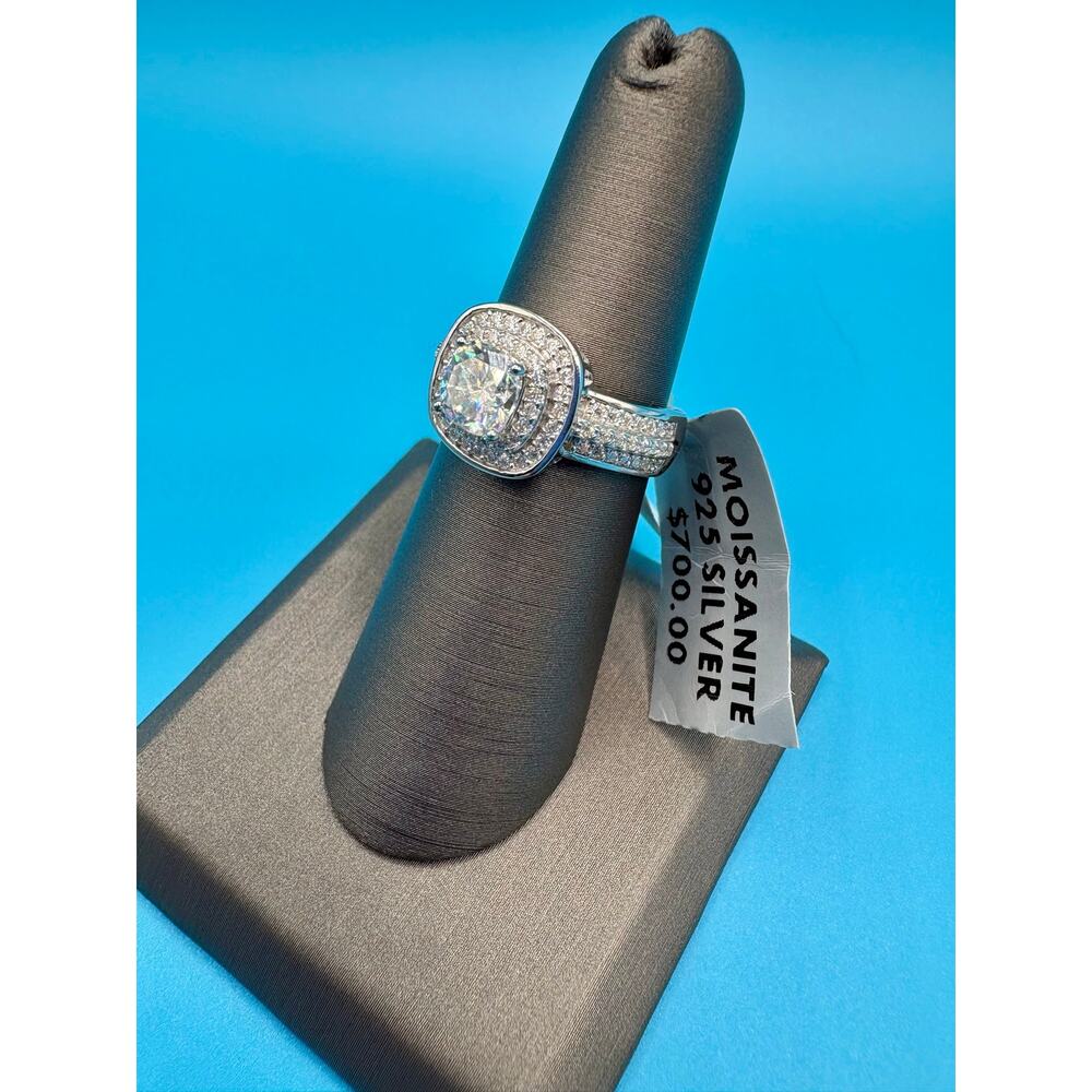 NWT Sz.6 - Womens 1.75ct Moissanite Ring, Stamped 925 Silver